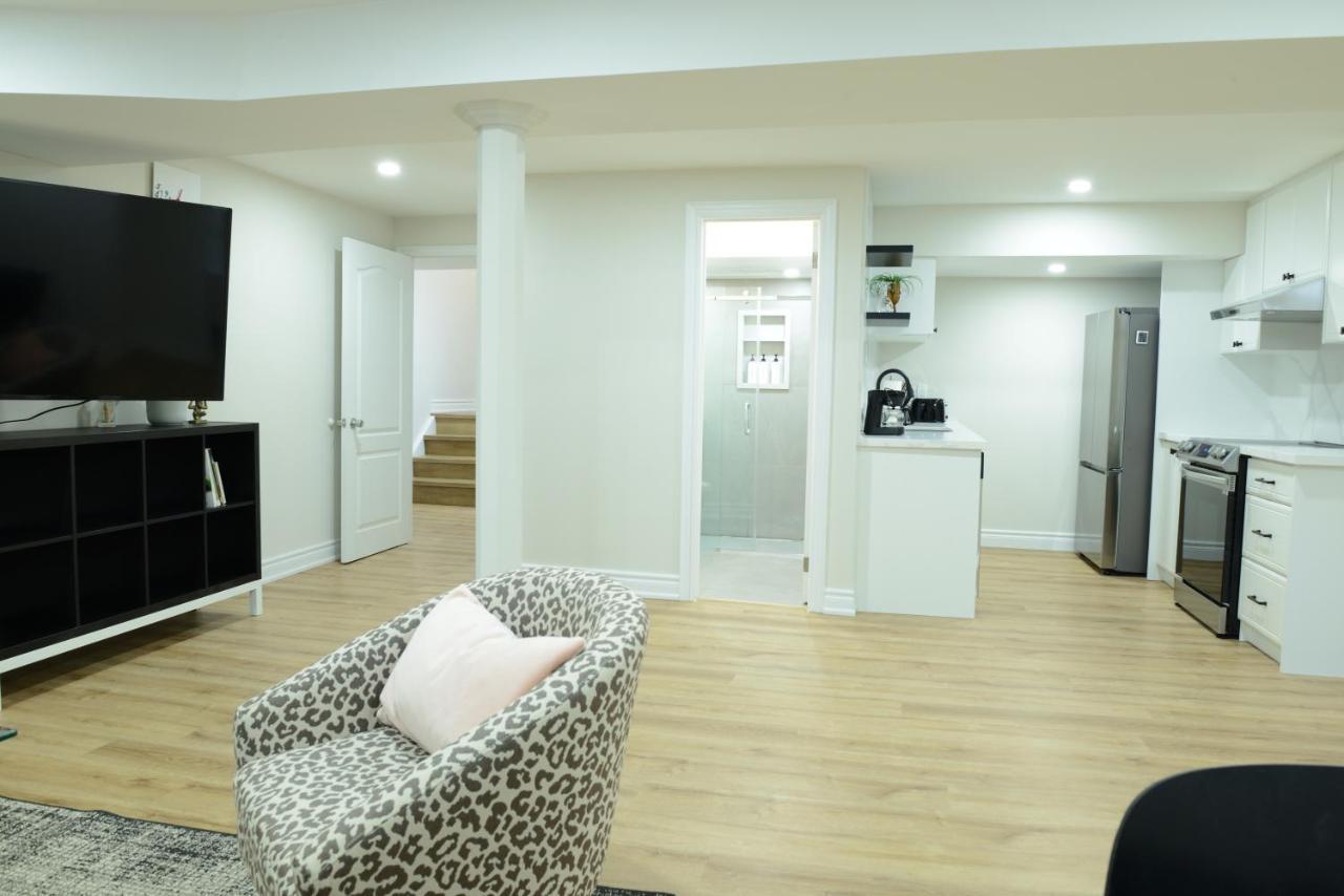Spacious 2-Bed-Room Near Yonge & Major Mackenzie Richmond Hill Eksteriør bilde