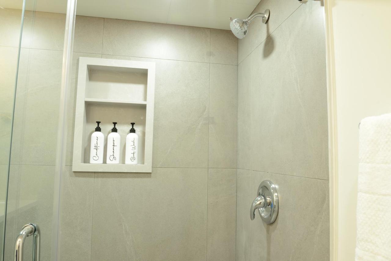 Spacious 2-Bed-Room Near Yonge & Major Mackenzie Richmond Hill Eksteriør bilde