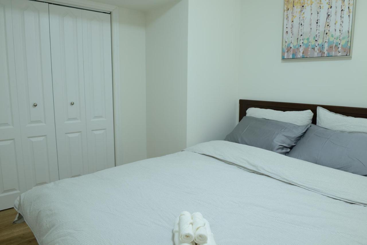Spacious 2-Bed-Room Near Yonge & Major Mackenzie Richmond Hill Eksteriør bilde